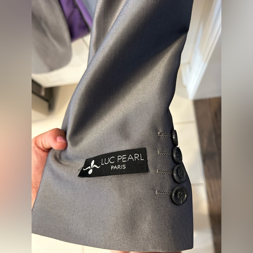 LUC PEARL SUIT JACKET NEVER WORN SIZE 52